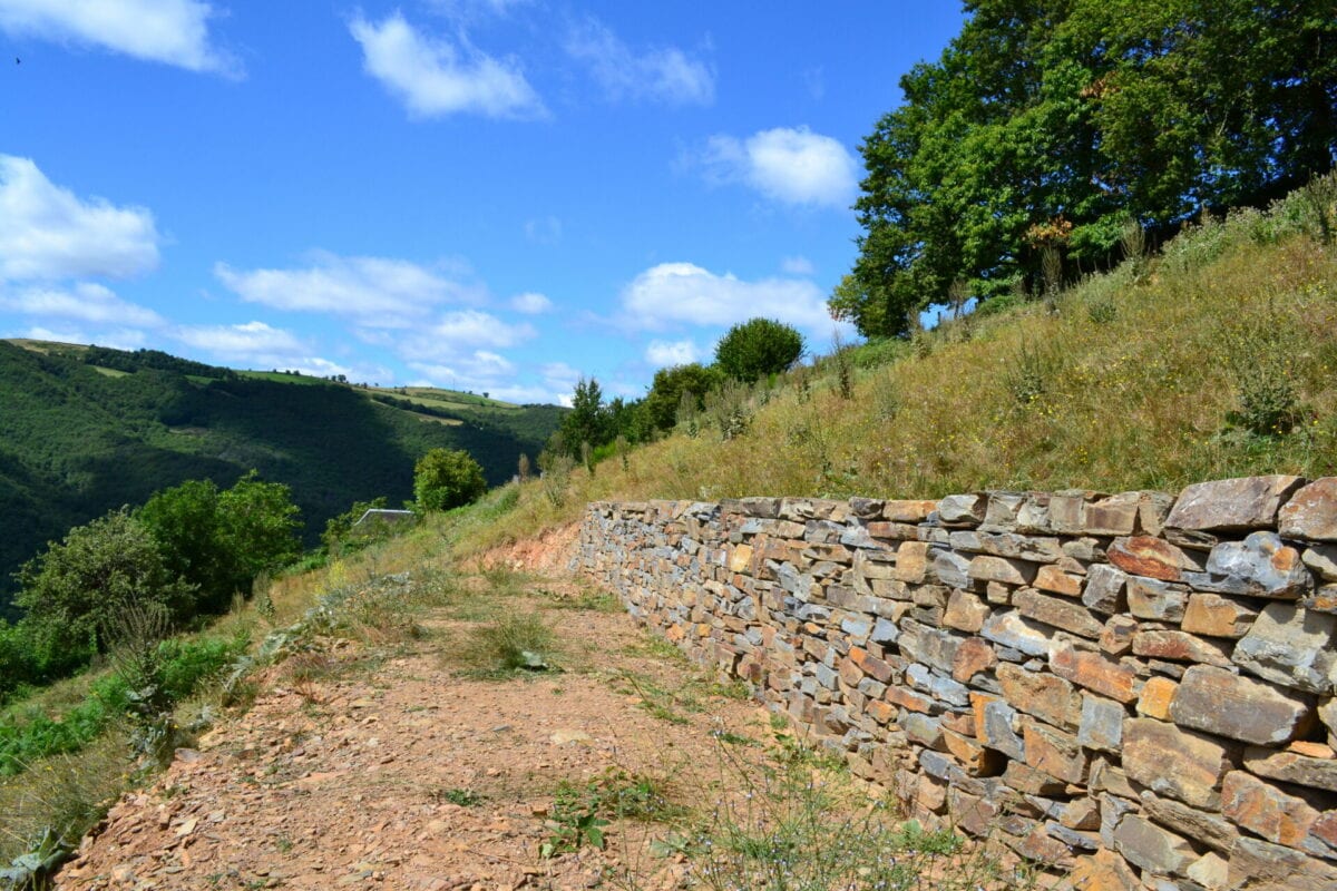 Mur en pierre sèche