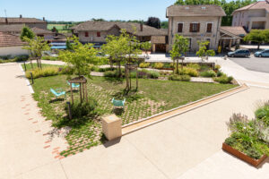 Ars sur Formans - jardin de la mairie - végétaux issus de pépinières locales (01), palette végétale locales, mise en place de récupération d’eau pluviale pour l’arrosage (Ain)