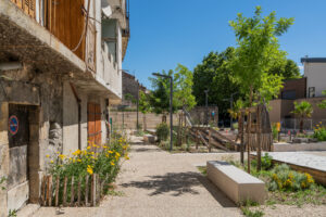 Aubenas - Arbres et haies sur une place ANRU