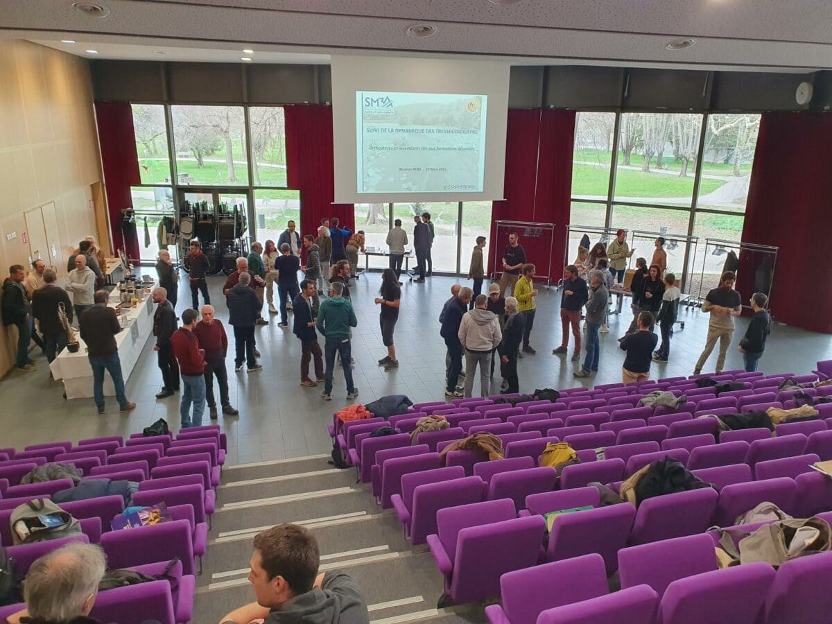 Photo de groupe des participants aux rencontres des entomologistes d'Auvergne-Rhône-Alpes